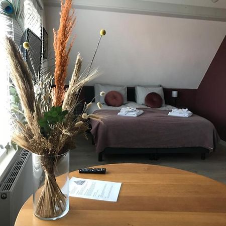 Bed & Koffie, Op De Spinbaan Panzió Den Burg Kültér fotó